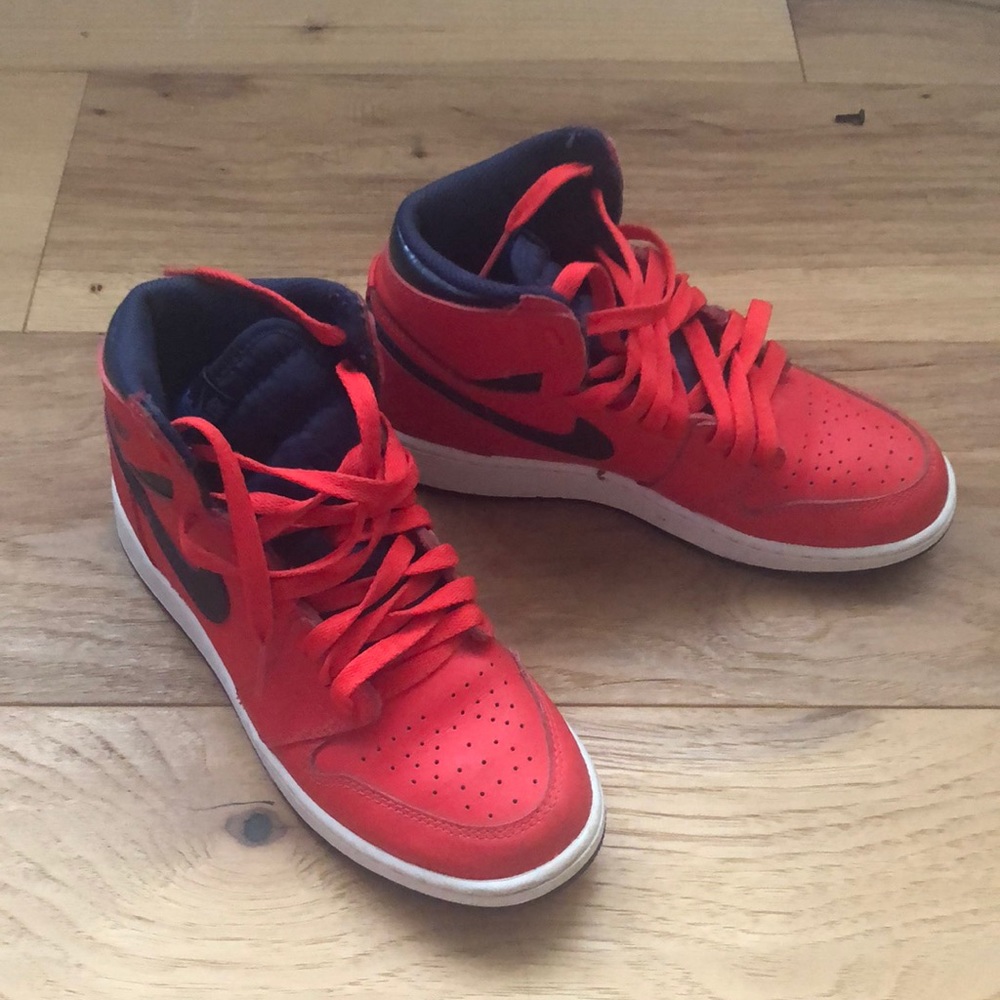 Air Jordan 1 retro mid red and navy